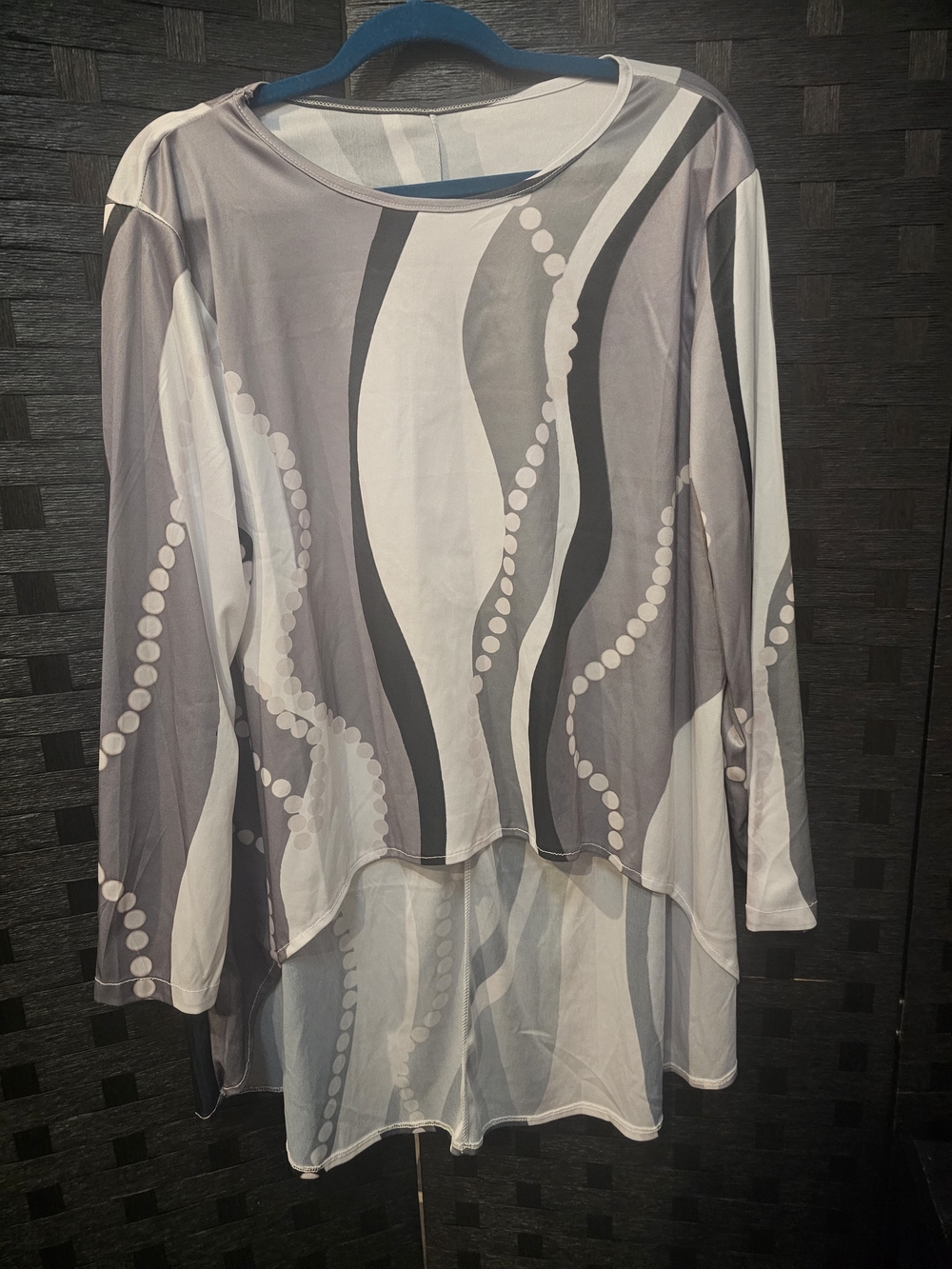 Women’s Abstract Wave Print Long Sleeve Top - Gray